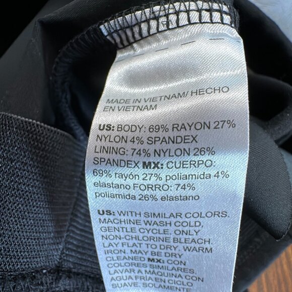 Chico's Pants Size 1 P Petite Black Juliet Slim Trim Detail Ankle Pants Slimming - Picture 6 of 14